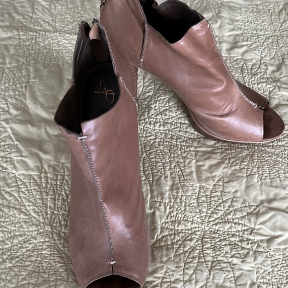 B Makowsky leather platform booties - Picture 3 of 6